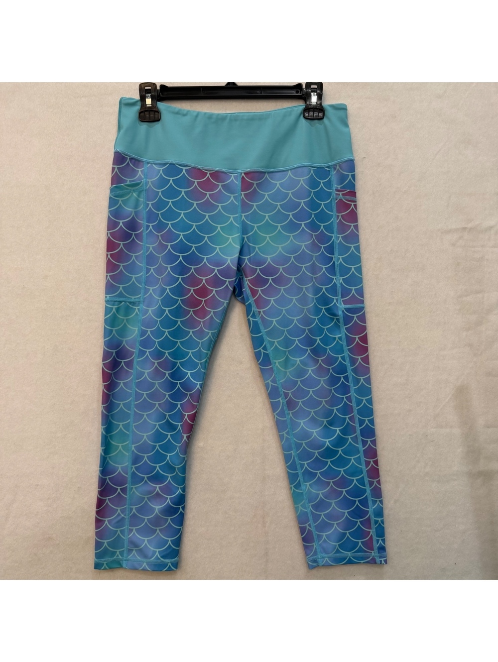 Constantly Varied Gear Capri Leggings Size Large Mermaid Scale Blue Pink Purple